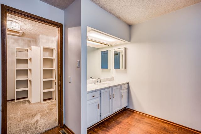 9221 W Suncrest St, Wichita, KS 67212