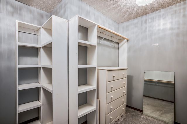 9221 W Suncrest St, Wichita, KS 67212