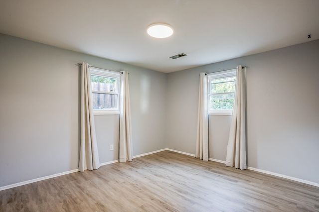 9221 W Suncrest St, Wichita, KS 67212