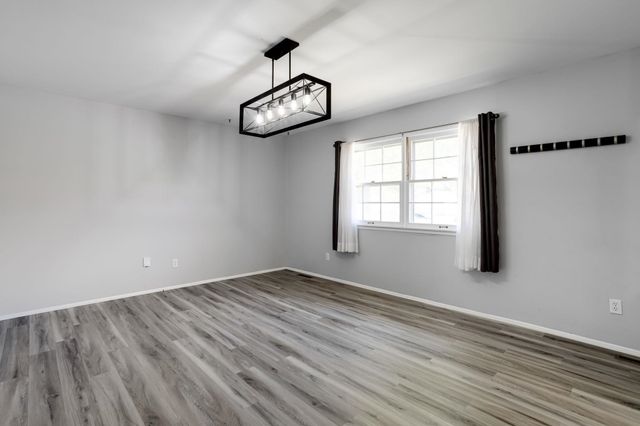 9221 W Suncrest St, Wichita, KS 67212