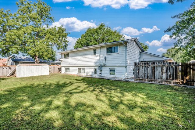 9221 W Suncrest St, Wichita, KS 67212