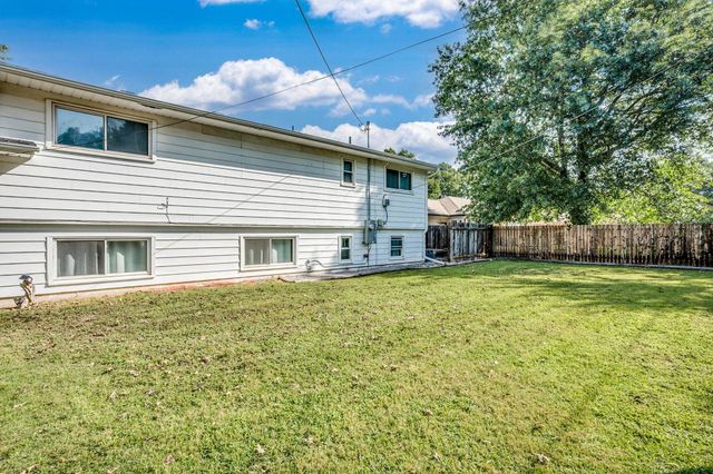 9221 W Suncrest St, Wichita, KS 67212