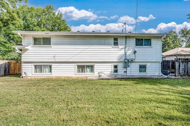 9221 W Suncrest St, Wichita, KS 67212