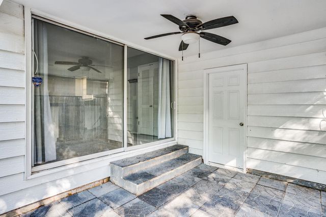 9221 W Suncrest St, Wichita, KS 67212