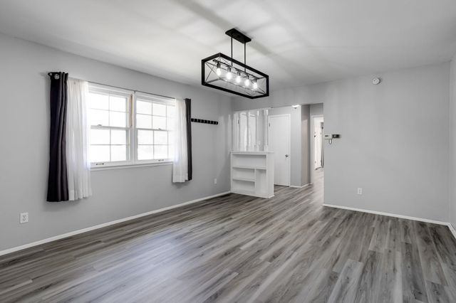 9221 W Suncrest St, Wichita, KS 67212