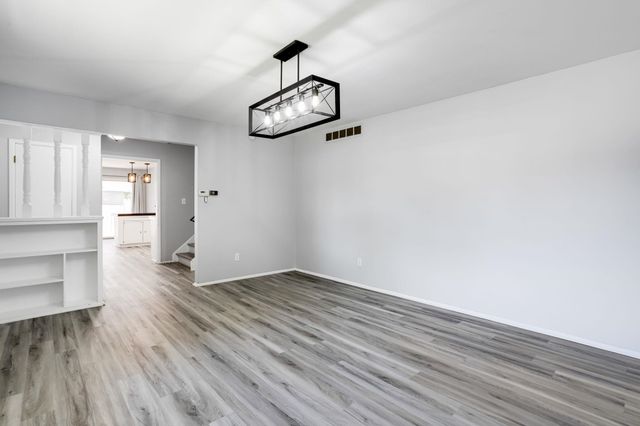 9221 W Suncrest St, Wichita, KS 67212