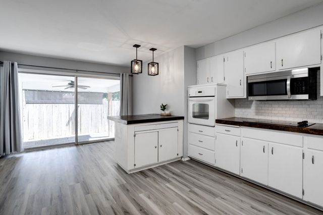 9221 W Suncrest St, Wichita, KS 67212