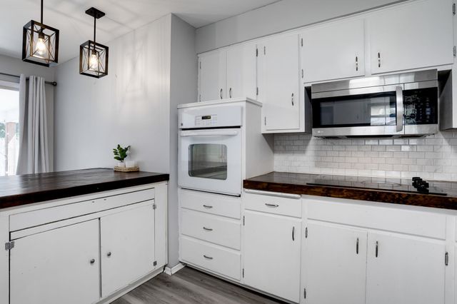 9221 W Suncrest St, Wichita, KS 67212