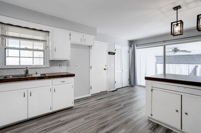 9221 W Suncrest St, Wichita, KS 67212