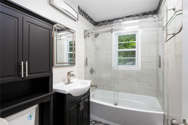 2710 South Road B5, Poughkeepsie, NY 12601