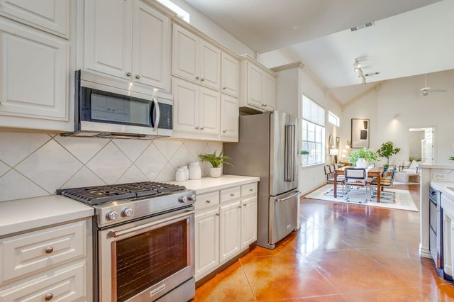 5065 Pershing Avenue, Fort Worth, TX 76107