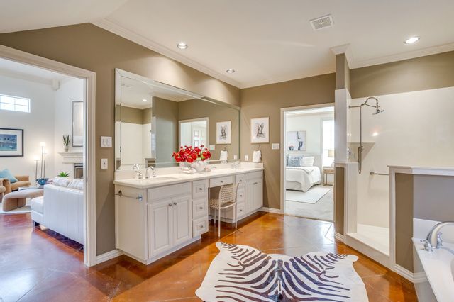 5065 Pershing Avenue, Fort Worth, TX 76107