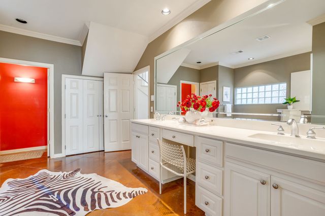 5065 Pershing Avenue, Fort Worth, TX 76107