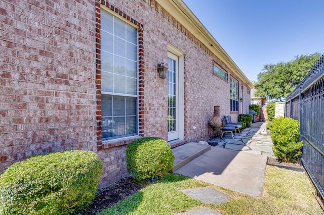 5065 Pershing Avenue, Fort Worth, TX 76107