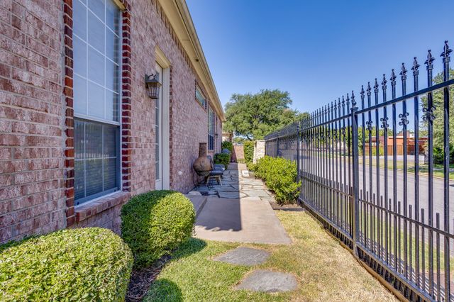 5065 Pershing Avenue, Fort Worth, TX 76107