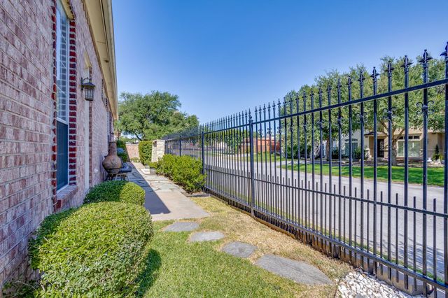 5065 Pershing Avenue, Fort Worth, TX 76107