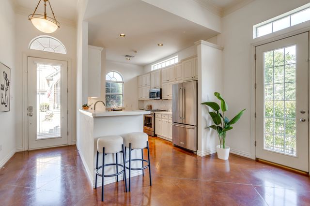 5065 Pershing Avenue, Fort Worth, TX 76107