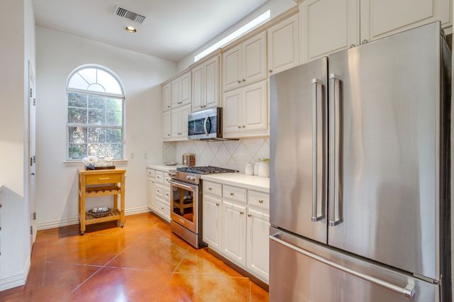 5065 Pershing Avenue, Fort Worth, TX 76107