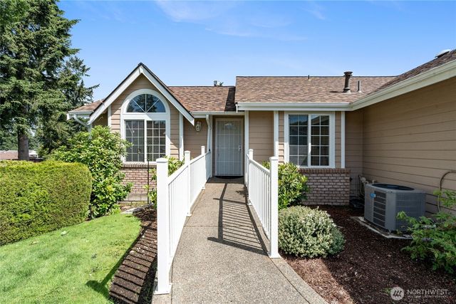 8 Lakewood Oaks Drive SW, Lakewood, WA 98499