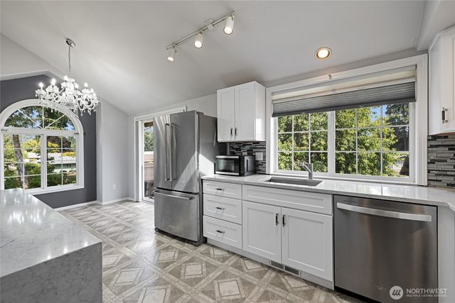 8 Lakewood Oaks Drive SW, Lakewood, WA 98499