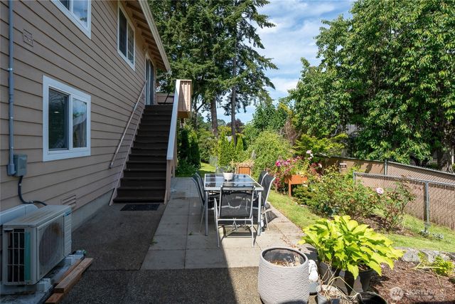 8 Lakewood Oaks Drive SW, Lakewood, WA 98499