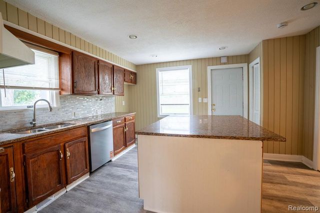 15315 Semrau Avenue, Eastpointe, MI 48021