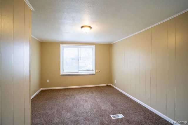 15315 Semrau Avenue, Eastpointe, MI 48021