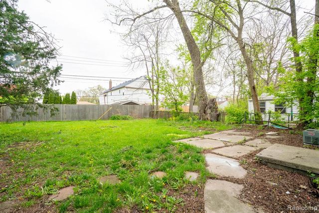 15315 Semrau Avenue, Eastpointe, MI 48021