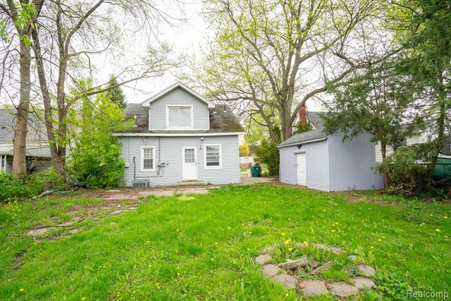 15315 Semrau Avenue, Eastpointe, MI 48021