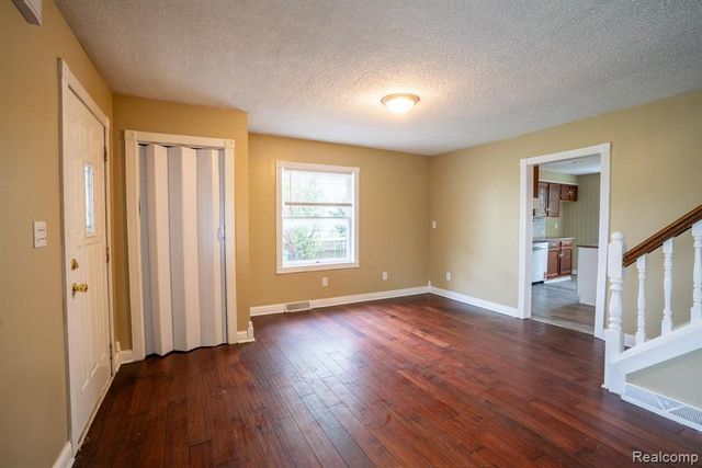 15315 Semrau Avenue, Eastpointe, MI 48021