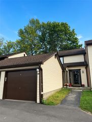 1252 Charlesgate Circle, Amherst, NY 14051
