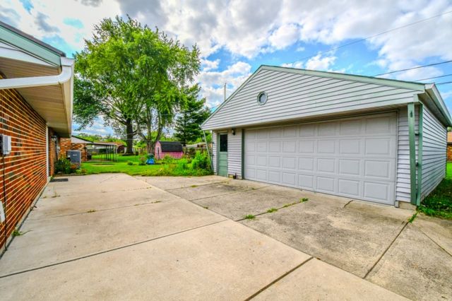 7882 Sebring Drive, Huber Heights, OH 45424