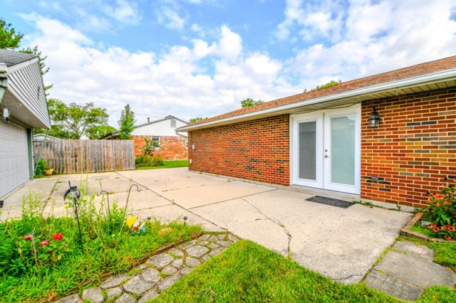 7882 Sebring Drive, Huber Heights, OH 45424