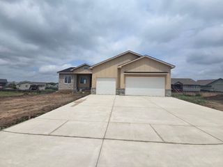 2910 E Burlington Cir, Park City, KS 67219