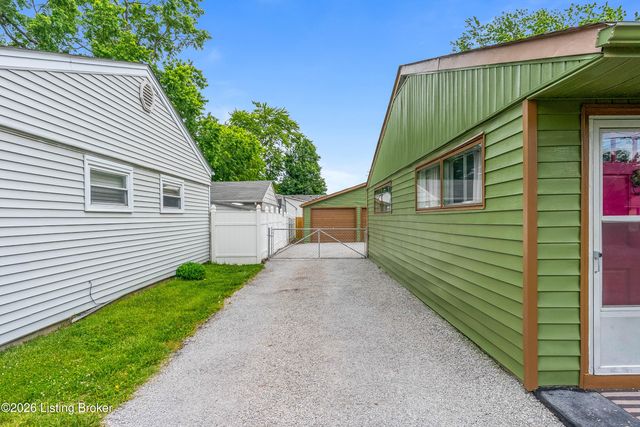 4911 Raven Rd, Louisville, KY 40213