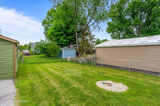 4911 Raven Rd, Louisville, KY 40213