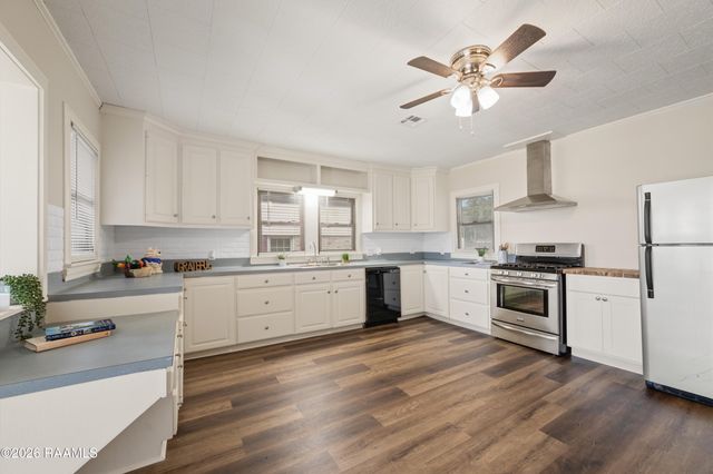 715 Robert Street, Breaux Bridge, LA 70517