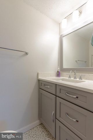 2030 N Adams St Apt 306, Arlington, VA 22201