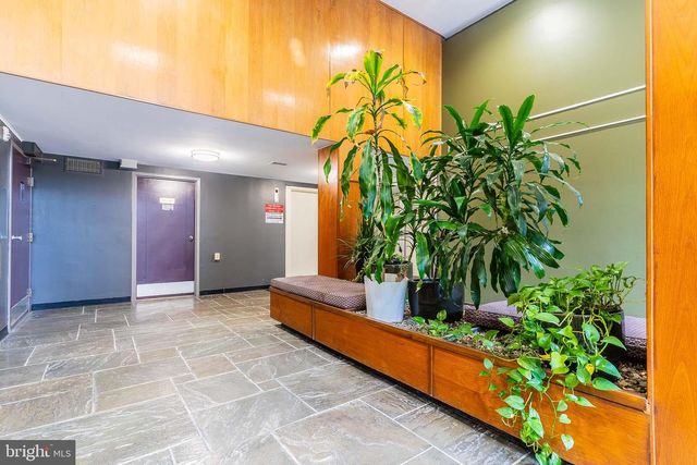 2030 N Adams St Apt 306, Arlington, VA 22201