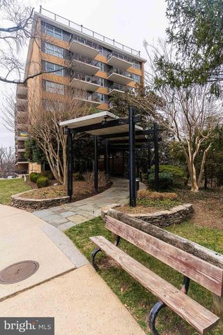 2030 N Adams St Apt 306, Arlington, VA 22201