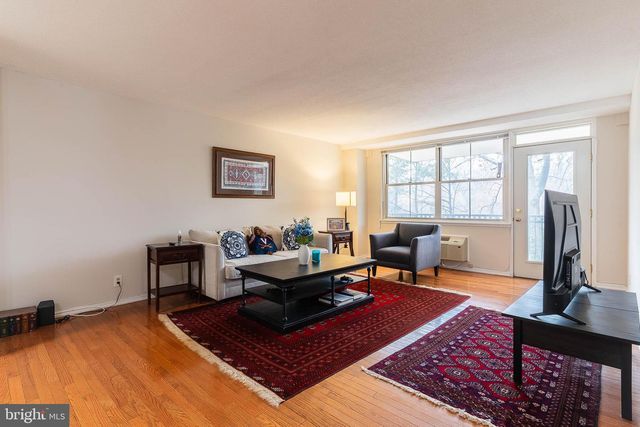 2030 N Adams St Apt 306, Arlington, VA 22201