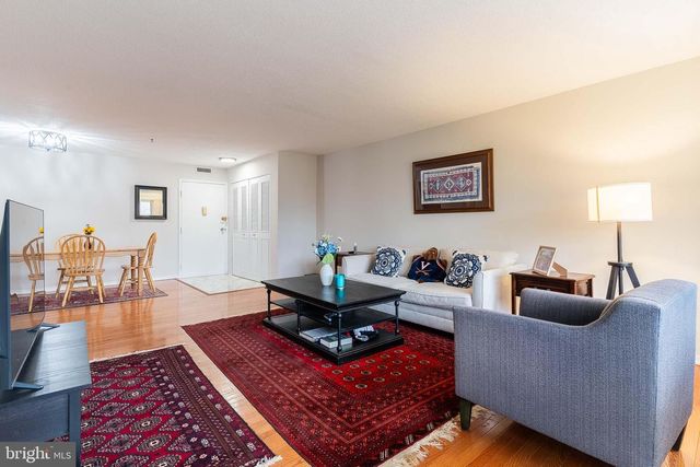 2030 N Adams St Apt 306, Arlington, VA 22201