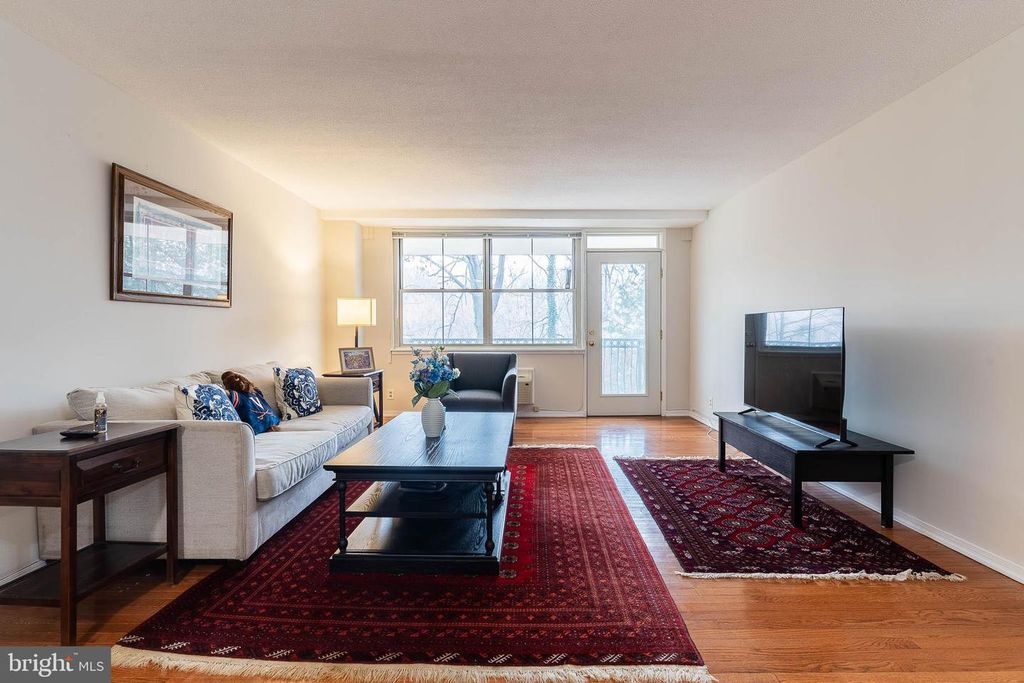 2030 N Adams St Apt 306, Arlington, VA 22201