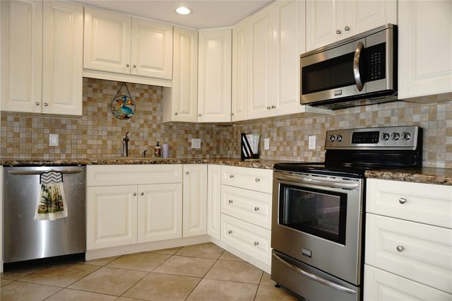 4330 TAHITIAN GARDENS CIRCLE E, Holiday, FL 34691