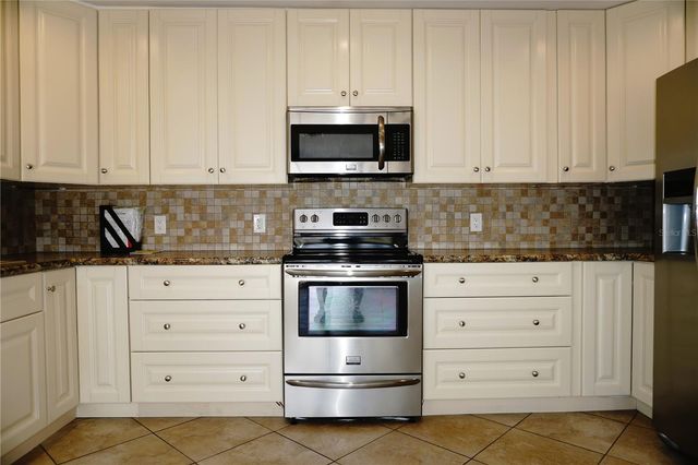 4330 TAHITIAN GARDENS CIRCLE E, Holiday, FL 34691
