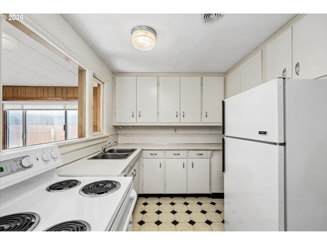2171 MADISON St, Eugene, OR 97405