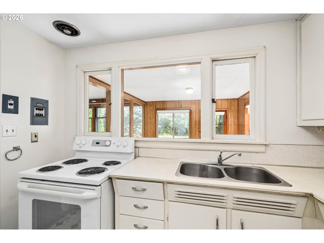 2171 MADISON St, Eugene, OR 97405