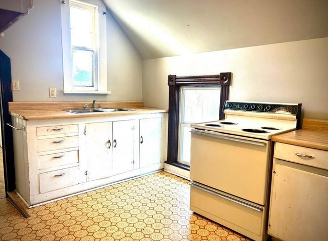913 8th Avenue S, Saint Cloud, MN 56301