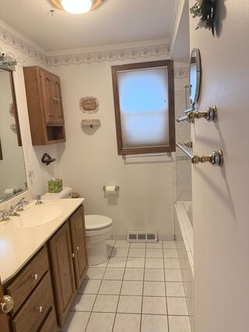 4047 Denley Avenue, Schiller Park, IL 60176