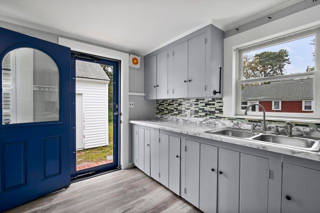 1 Gilbert Rd, Dennis, MA 02639